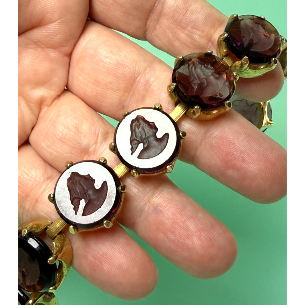Vintage 7.5" Purple Amethyst Glass Intaglio Cameo Link Bracelet Gold Tone BOLD - Picture 4 of 8